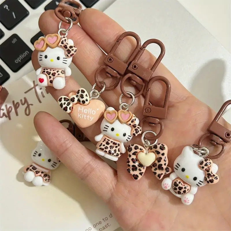 مدالية هيلو كتي الترندي ⋆˚࿔🐆💘𝜚˚⋆